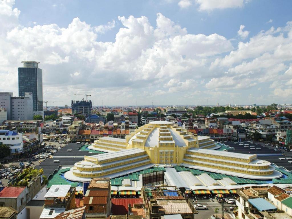 Le President Hotel Phnom Penh Exterior photo